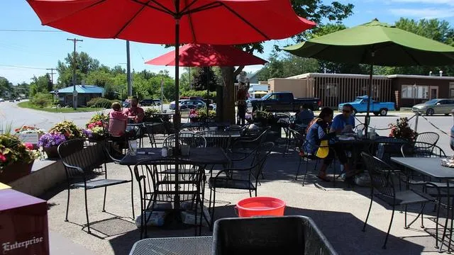 45th Parallel Cafe
