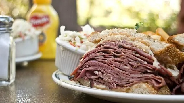 Brent's Delicatessen & Restaurant